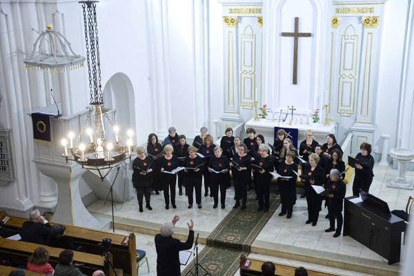 Öröménekléssel ünnepelte jubileumát a tízéves MEDrigál Kórus 